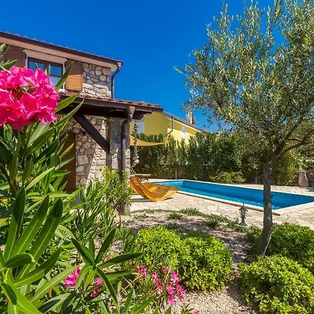 Holiday House Blue Ivy With Swimming Pool Dobrinj