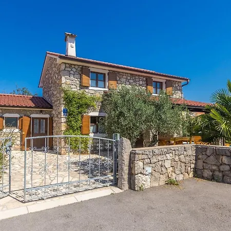 Holiday House Blue Ivy With Swimming Pool